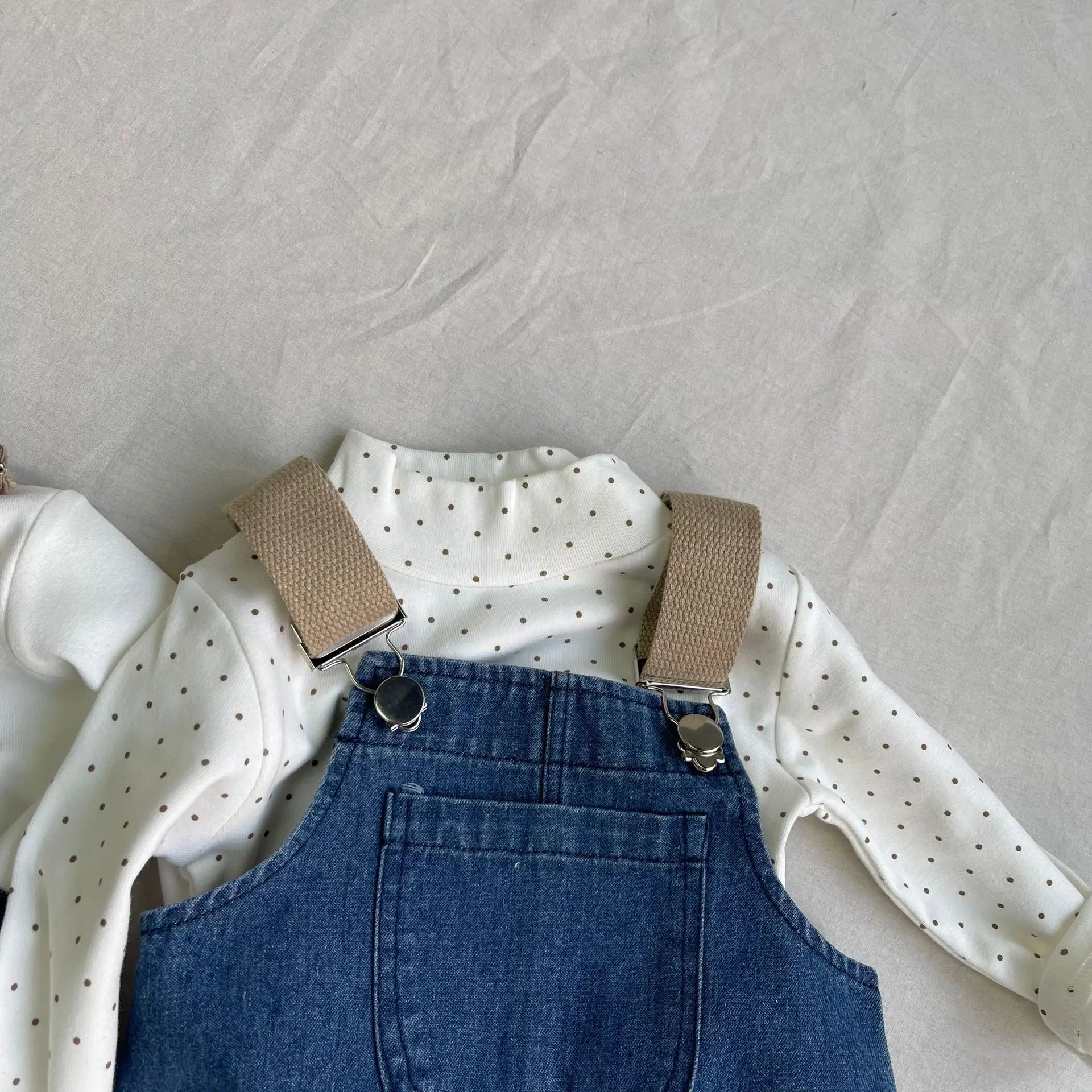 2026 Spring New Baby Fashion Denim Overalls Infant Boy Loose Strap Trousers Girls Solid Versatile Casual Pants Toddler Jeans